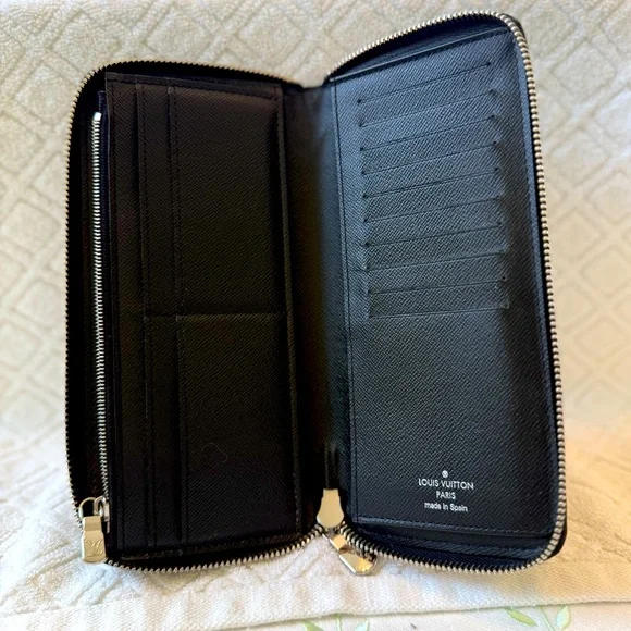 LOUIS VUITTON Damier Graphite Zippy
Organizer Wallet - Picture 7 of 14